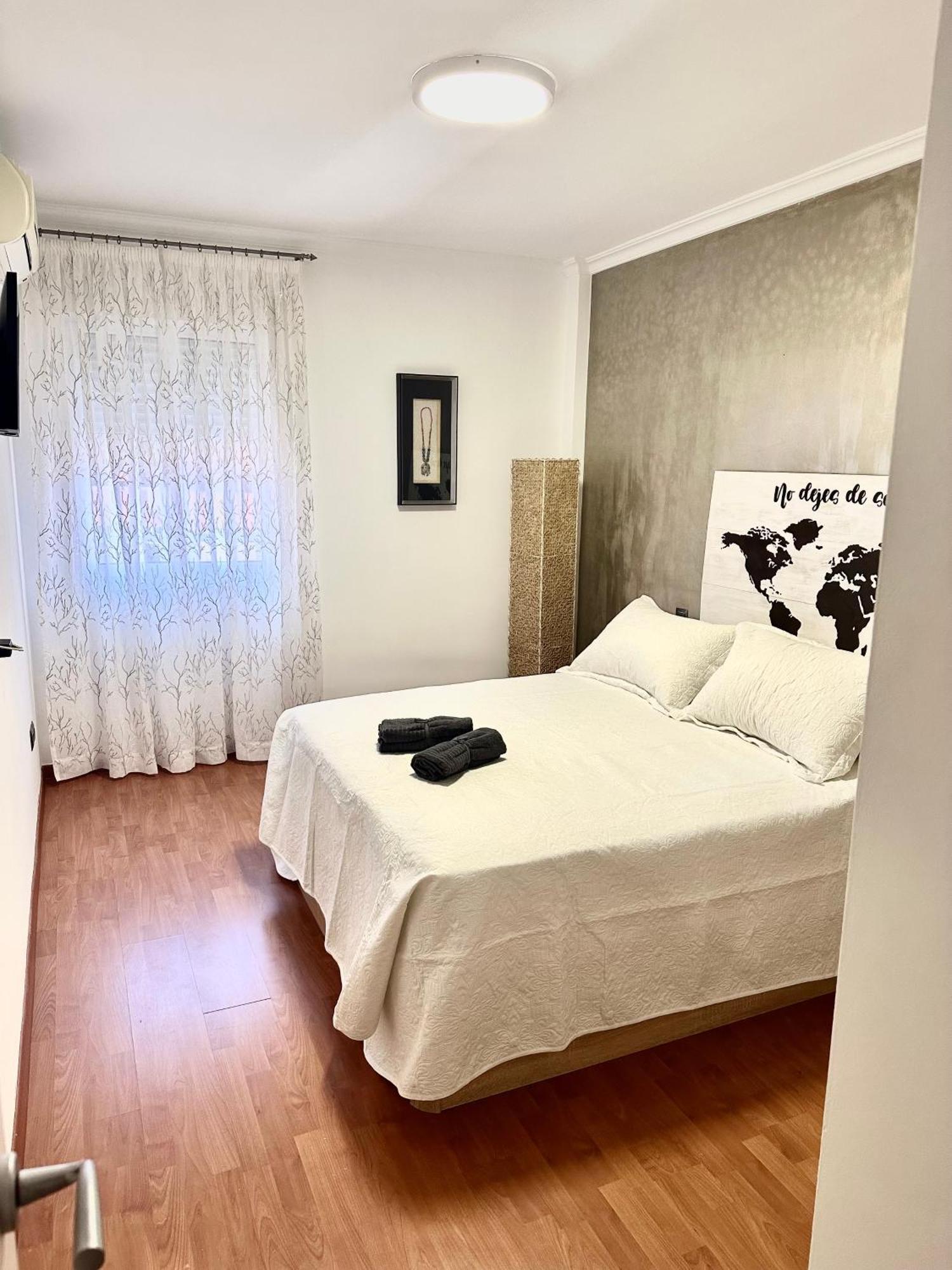 Apartamento 10 Minutos Centro Sevilla, Moderno Y Con Parking Gratis Sevilla